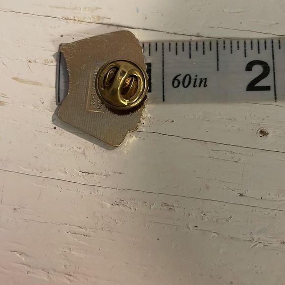 Vintage-1970s-gold tone & white/red enamel “I Love to Polka” hat/lapel/tie pin - Picture 10 of 11